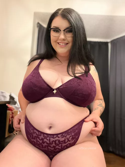 Friendly reminder that I’m fat and hot by ScaryAerie