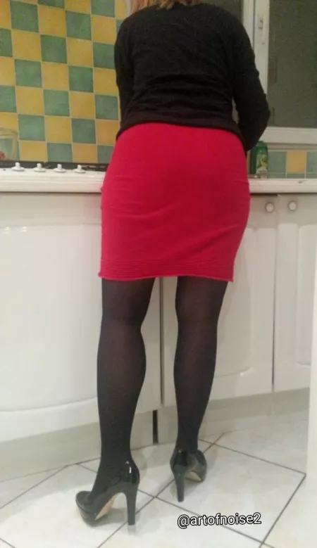 Friends are coming, but aways with heels (Oc) by artofnoise2