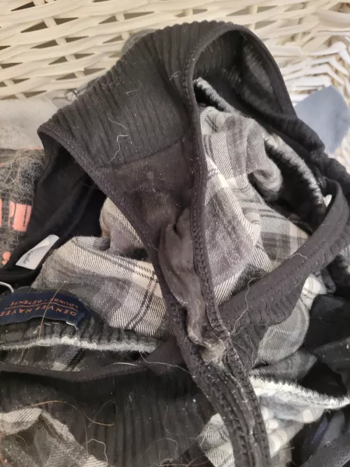 Friends' dirty panties crusty with her cum. by Laxus1212