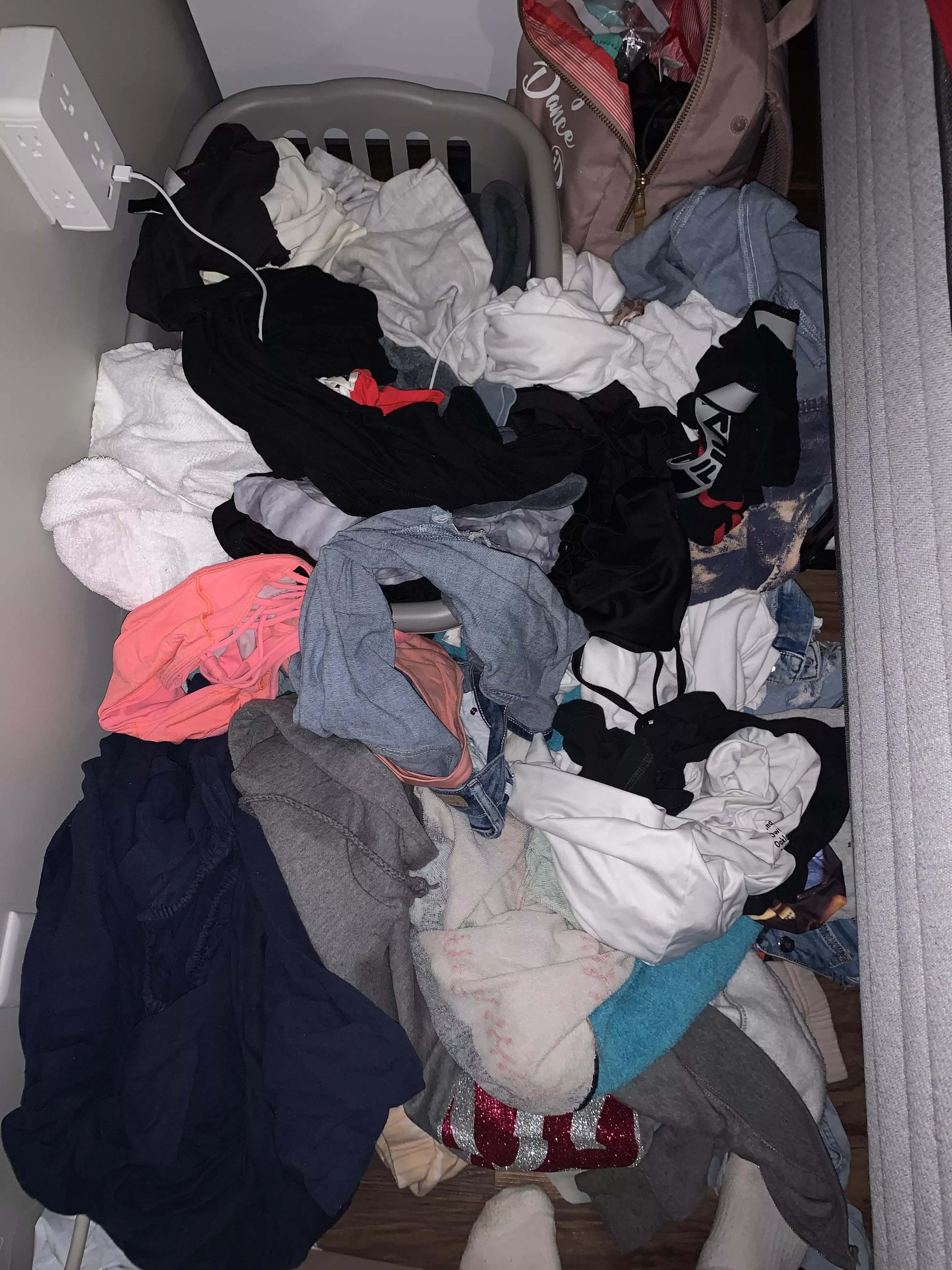 friends gf dirty clothes posted by OkRutabaga58