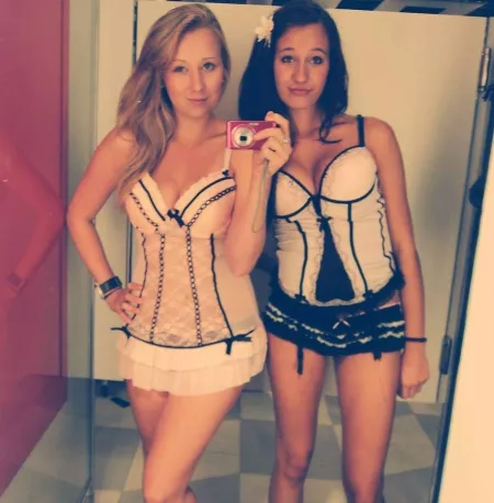 Friends in VS by steakflanks