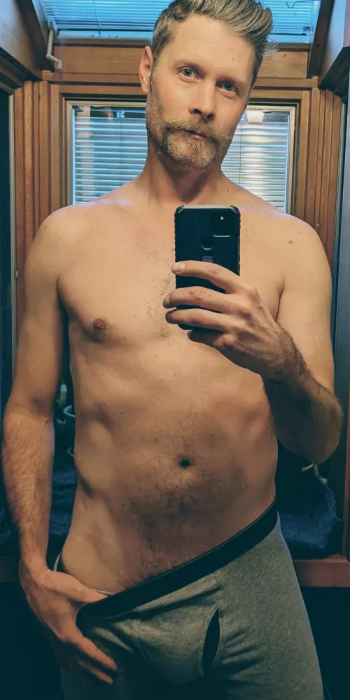 Frigid but frisky by pseudo_u