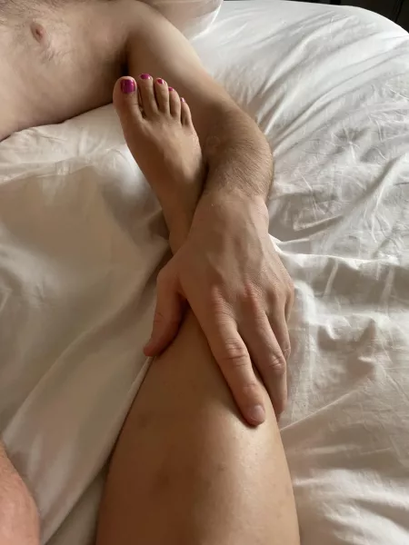 From a relaxation sesh this weekend. Love pink toes! by NaiveViolinist1688