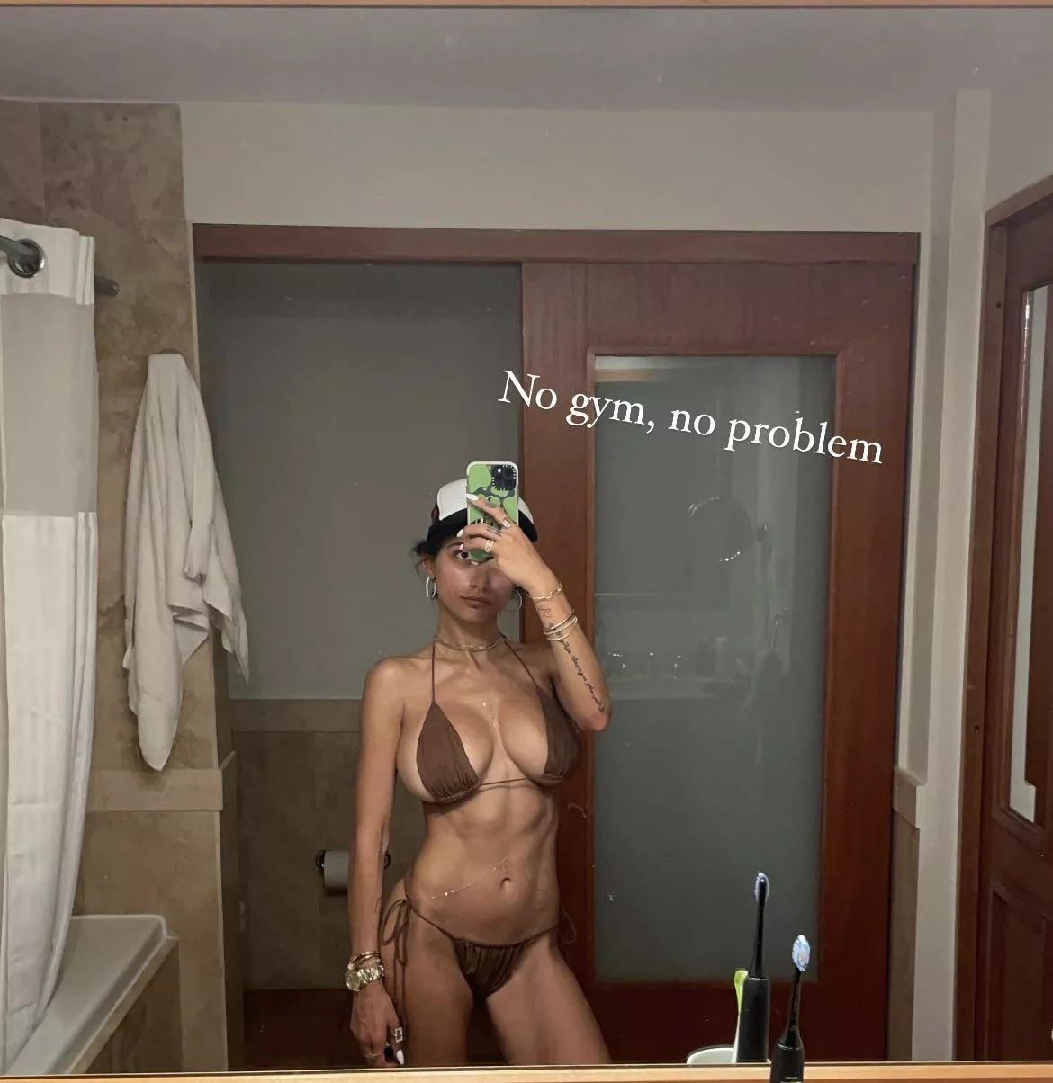 From her Instagram (2) posted by kraytwin123