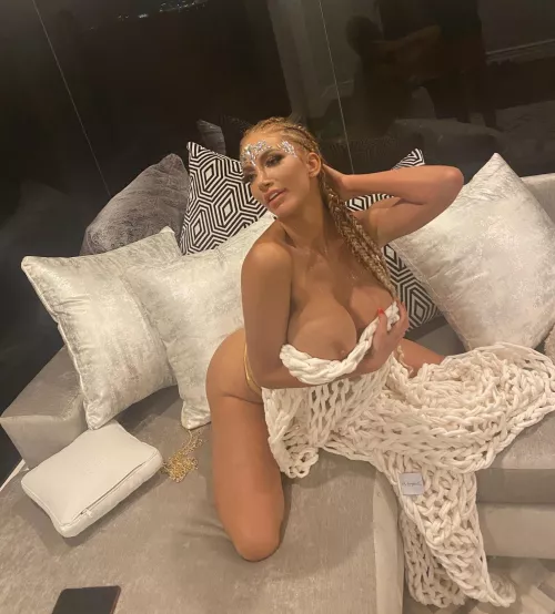 from her twitter, what a goddess by TribalChief92