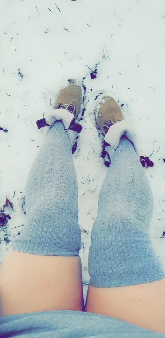 Froze my 🍑 for dis. I hopes you likes❄☃️ posted by foxxcii