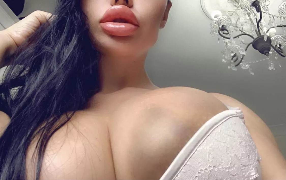Fuck doll mouth & bruised plastic tits posted by Ayshaxxx