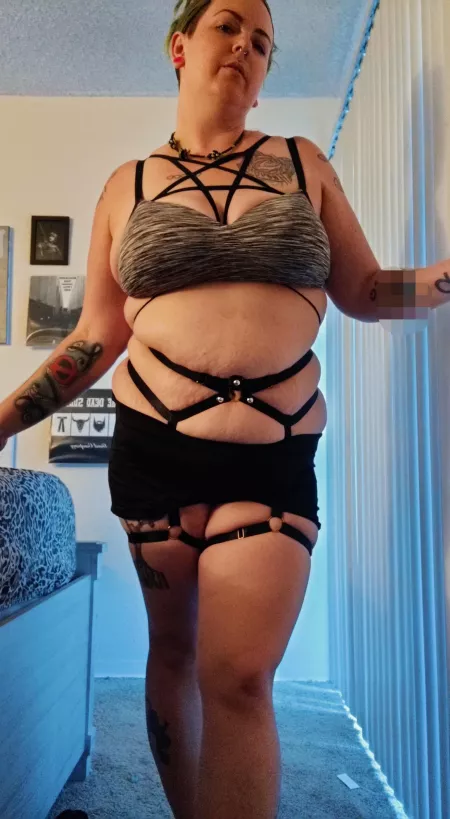 Fuck, I love harnesses by TraumaDrama91