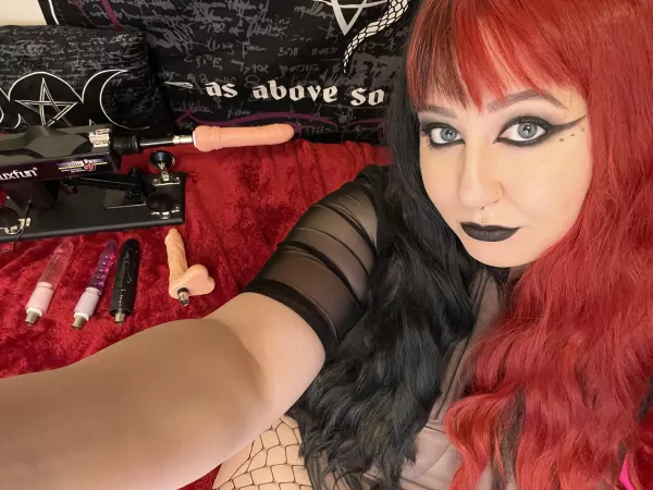 Fuck Machine ‘Roll The Dice’ today! 🎲First time using my new machine! I’m excited! 😈 link in comments or search lolahdreadful by LolahDreadful