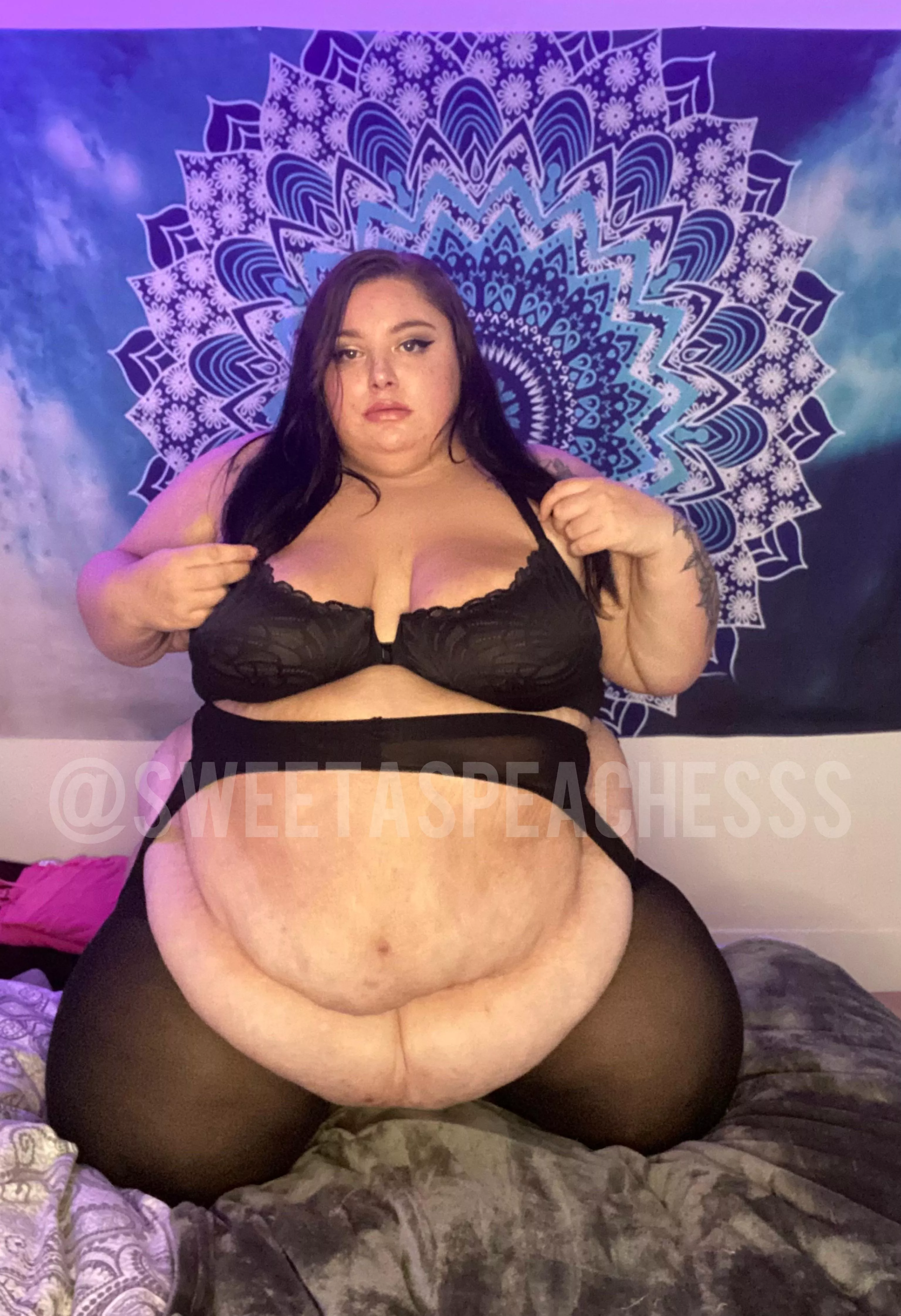 Fuck me in my garters 😈 posted by sweetaspeachesss