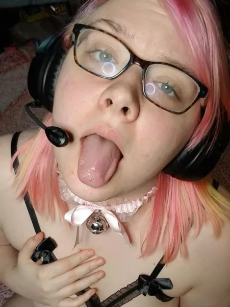 Fuck me while I play my games. Try to make me loose focus and cum on daddies cock. If I die in my game, I get a punishment. Yes daddy. by TheeeTurtle