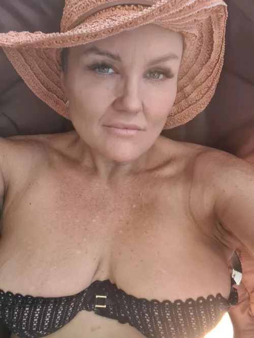 Fuck this gilf is sexy!!!! by HmmmmmmPorn