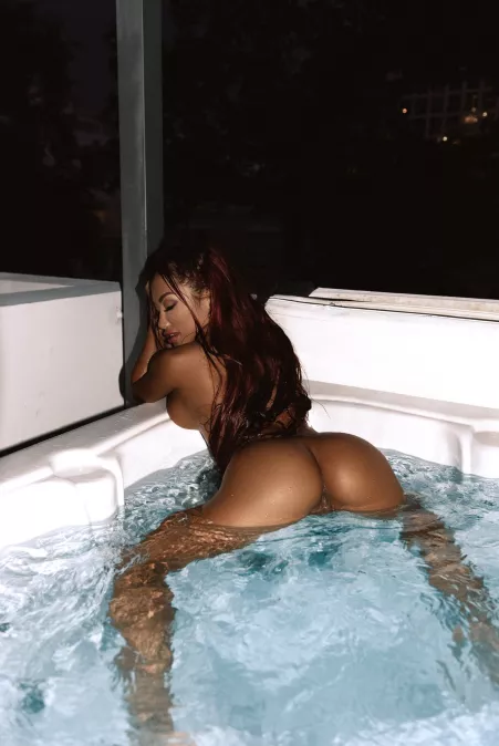 Fucking her in a Jacuzzi is a bucket list 😤🔥💦 by maxwassabi