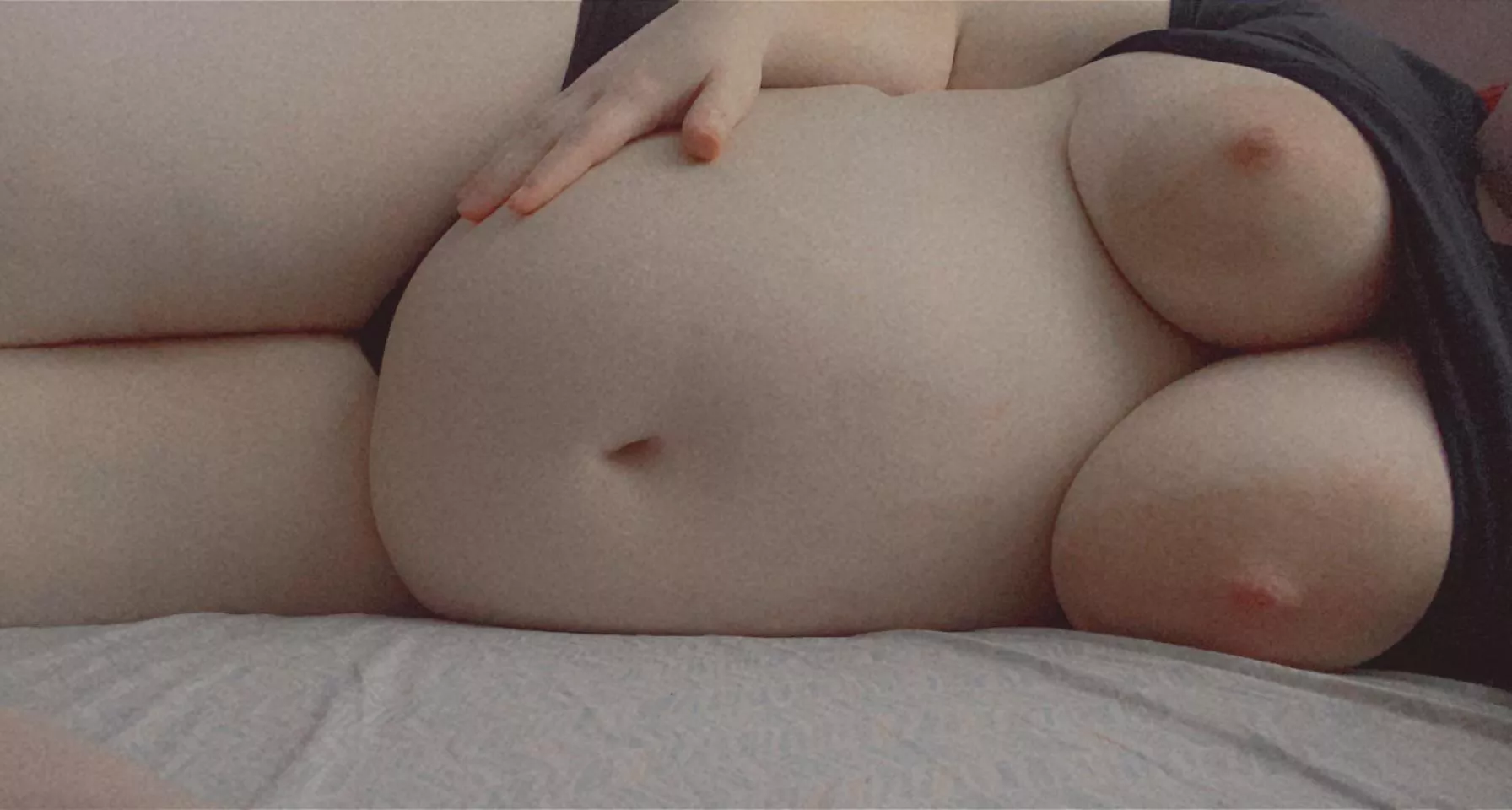 full🤰🏻 posted by ellepper217