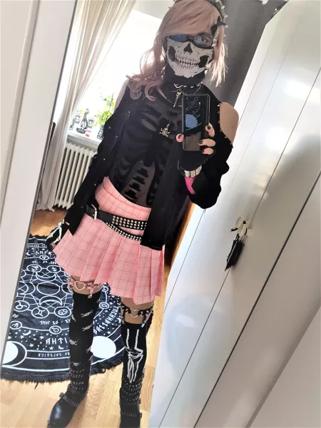 Full body picture of my latest outfit by ShadowPrincessN7