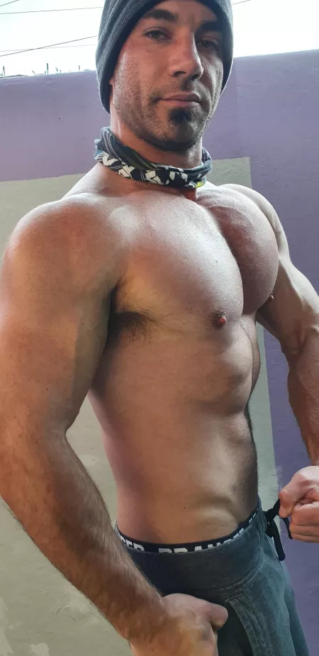 Full chest💪🏽 by rippedchiver