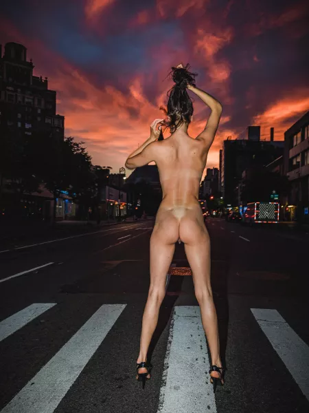 Full Moon at Sunrise in NYC by fourth_turning_photo