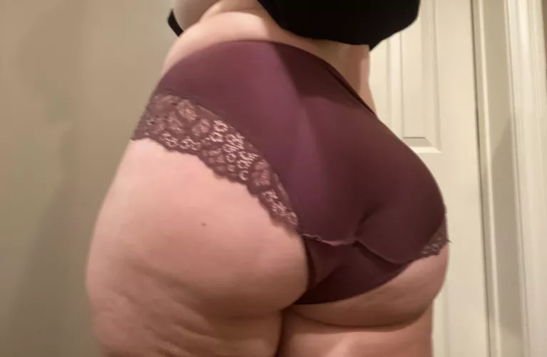 Fullback monday!! (F44) Satin feels so good on my big booty by thickemspawg