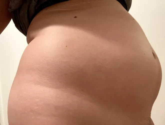 Fully Stuffed by bellybabejiggle