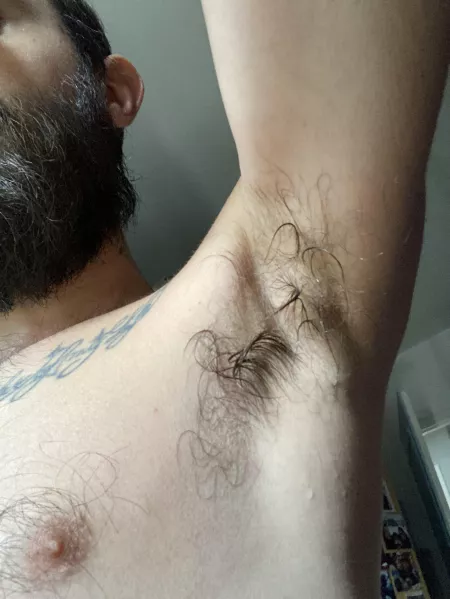 Fuzzy sweaty hairy pit 😏 by maksxxxfr