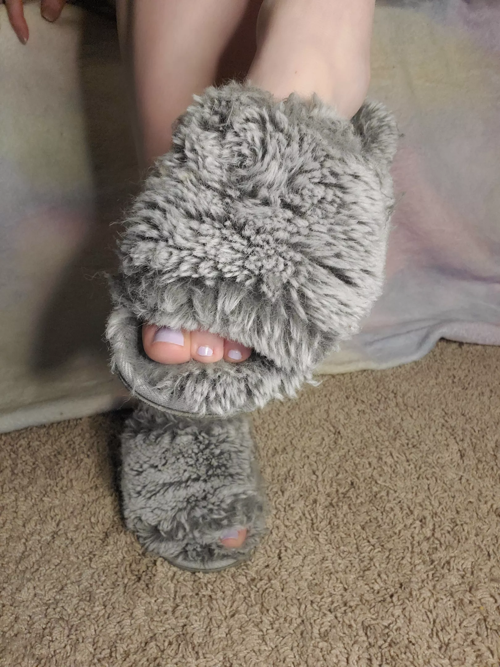 Fuzzy toes 💜 posted by LolliPie33