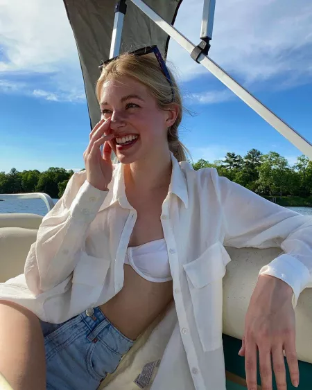 Gabby C Thomas by enjoying-beauty