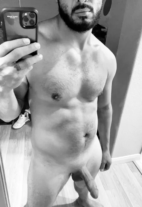 Gains … black & white flick by carlitoz_wayz