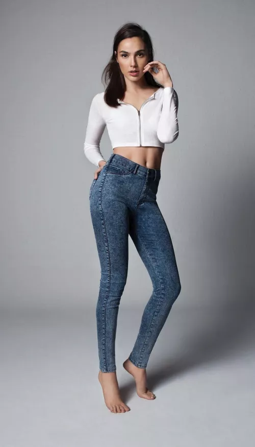 Gal Gadot makes me moan like crazy by itsthehornypolice