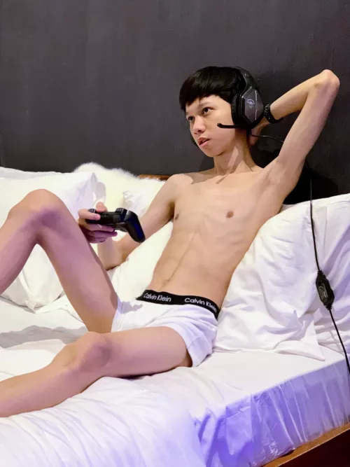 Game night with this gaymer twink anyone? 😈 by Christopher24x