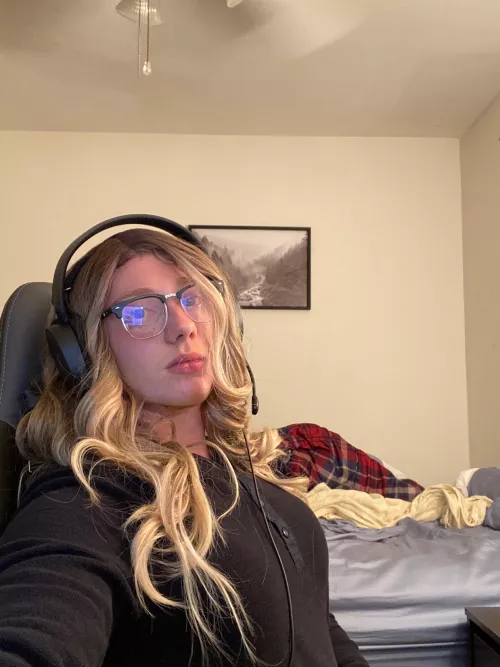 Gamer girl ^-^ by Fair_Dish7596