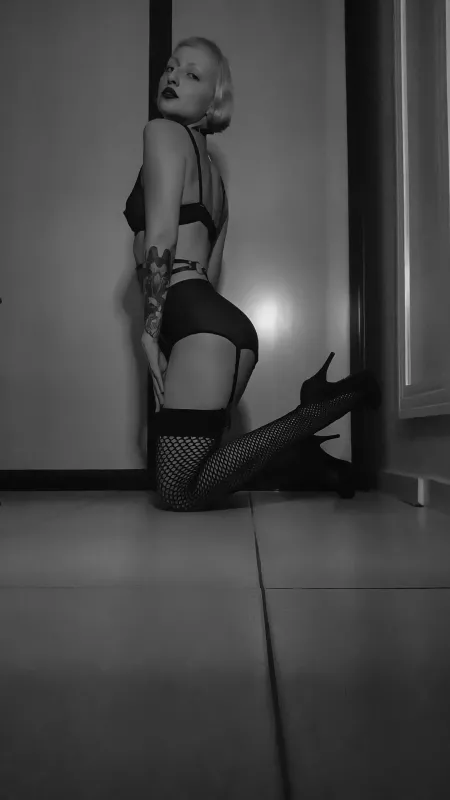 garters are the best by hli6skjalf