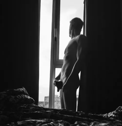 Gazing, or being gazed at? by monsterf