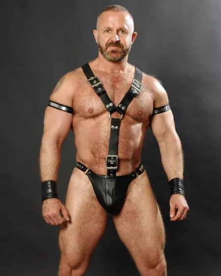 geared up (x-post r/LeatherDaddies) by peludoporfavor
