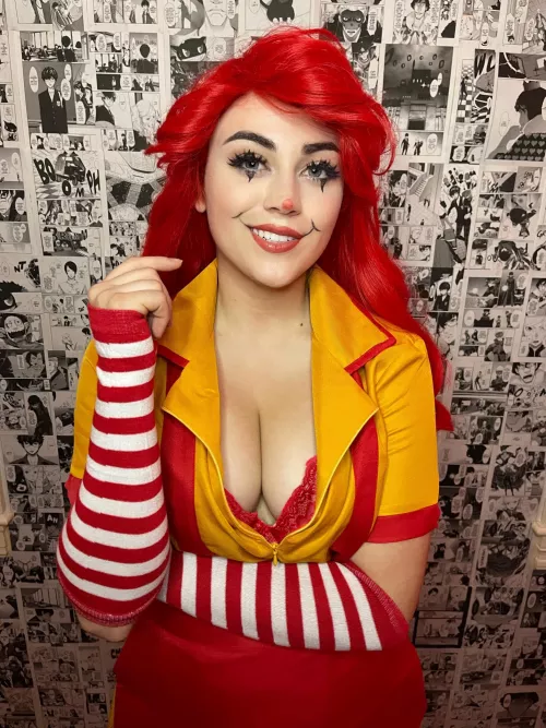 Gender swap Ronald McDonald by Buttercupcosplays by Buttercupcosplays