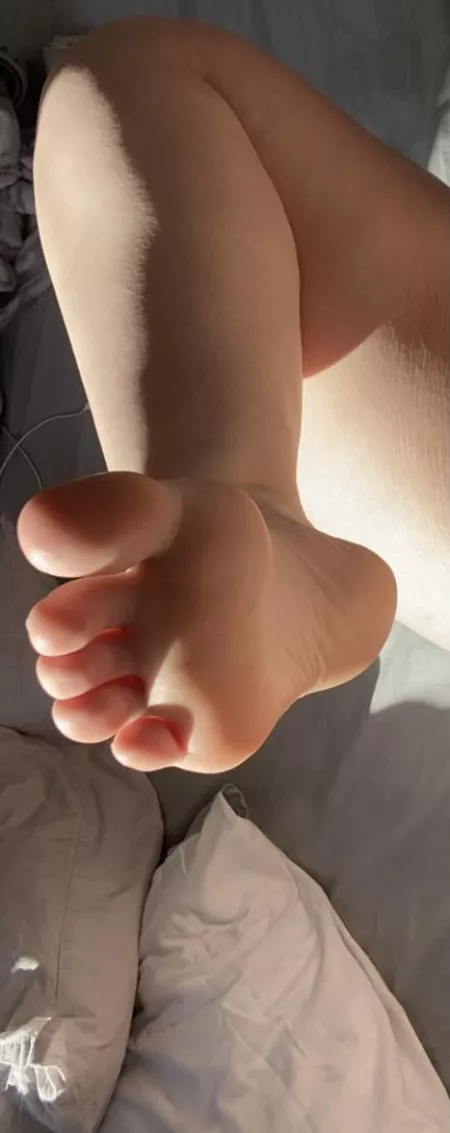 Get down and lick it by Sexysockssx