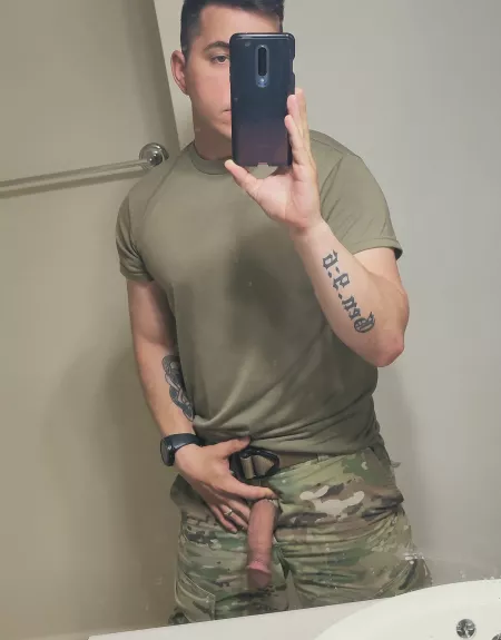 Get down on your knees by L00katm3