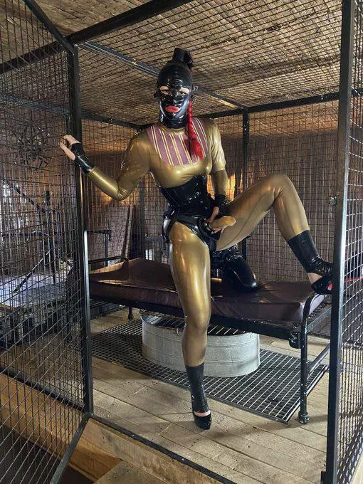 Get in line and position.. posted by fet__queen