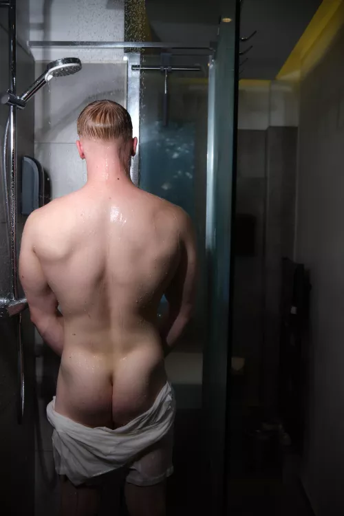 Get in my Shower please by timlaurenz_