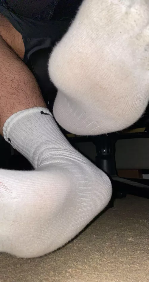 Get on your hands and knees for me 😈 by guesswhonotchew