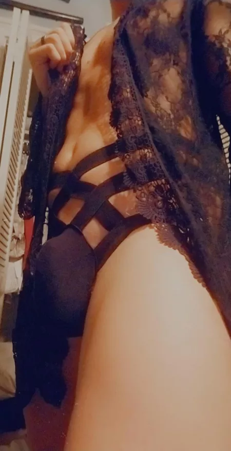 Get on your knees and I'll show you my surprise 😈 by jocelynnchastity