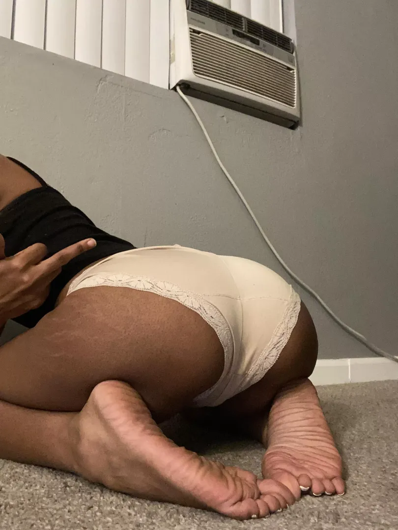 Get on your knees and lick my soles posted by Background-Scene-463