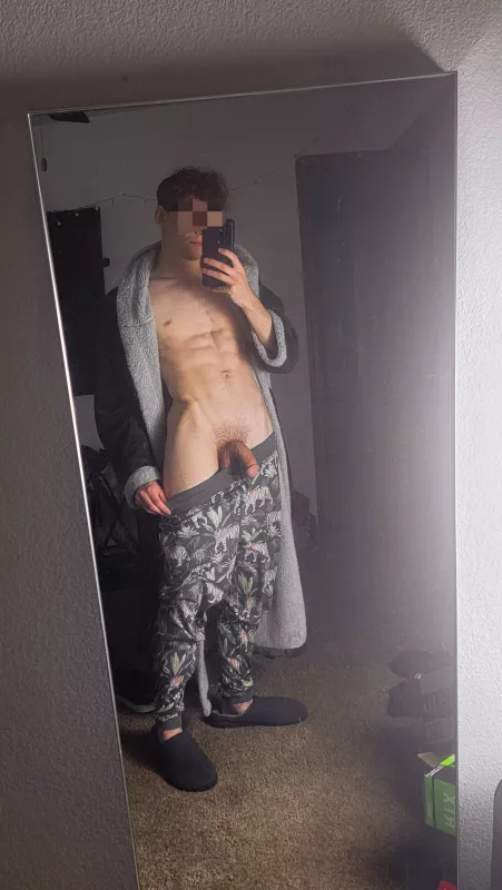 Get on your knees pls 😊 by YungTwinkVers