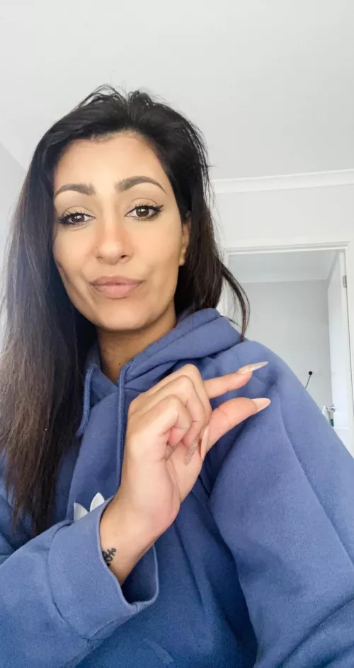 Get you a [domme] that looks this good while humiliating that pathetic shrimp you claim to be a cock.. by malikasfootdiary