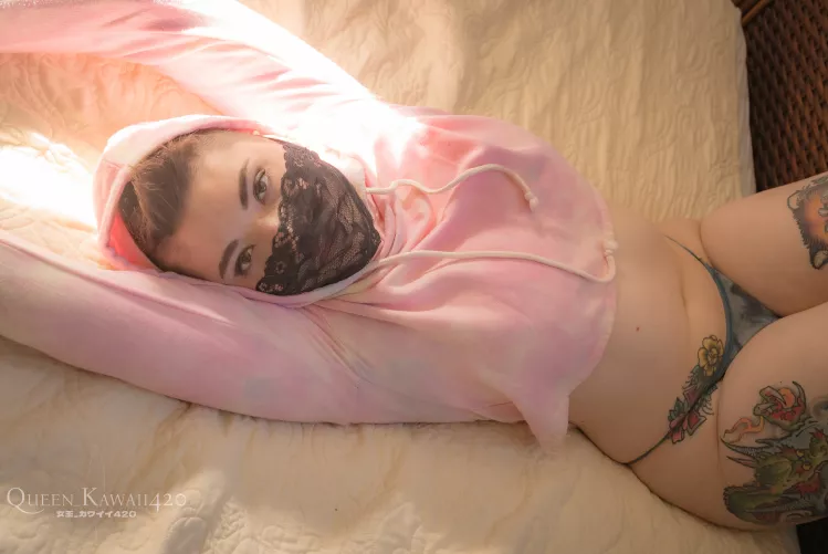 Get your fuckin hands up, all eyes on me, all eyes on me by Queen_Kawaii420