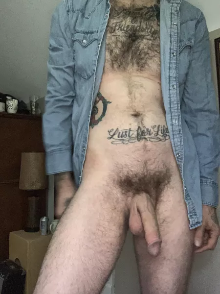 Gettin ready by WitchFingerer