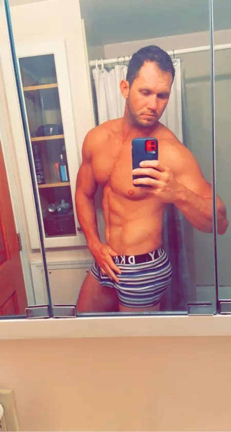 Getting back to my college baseball weight. 230lbs still rocking abs 😈 by dbchatb