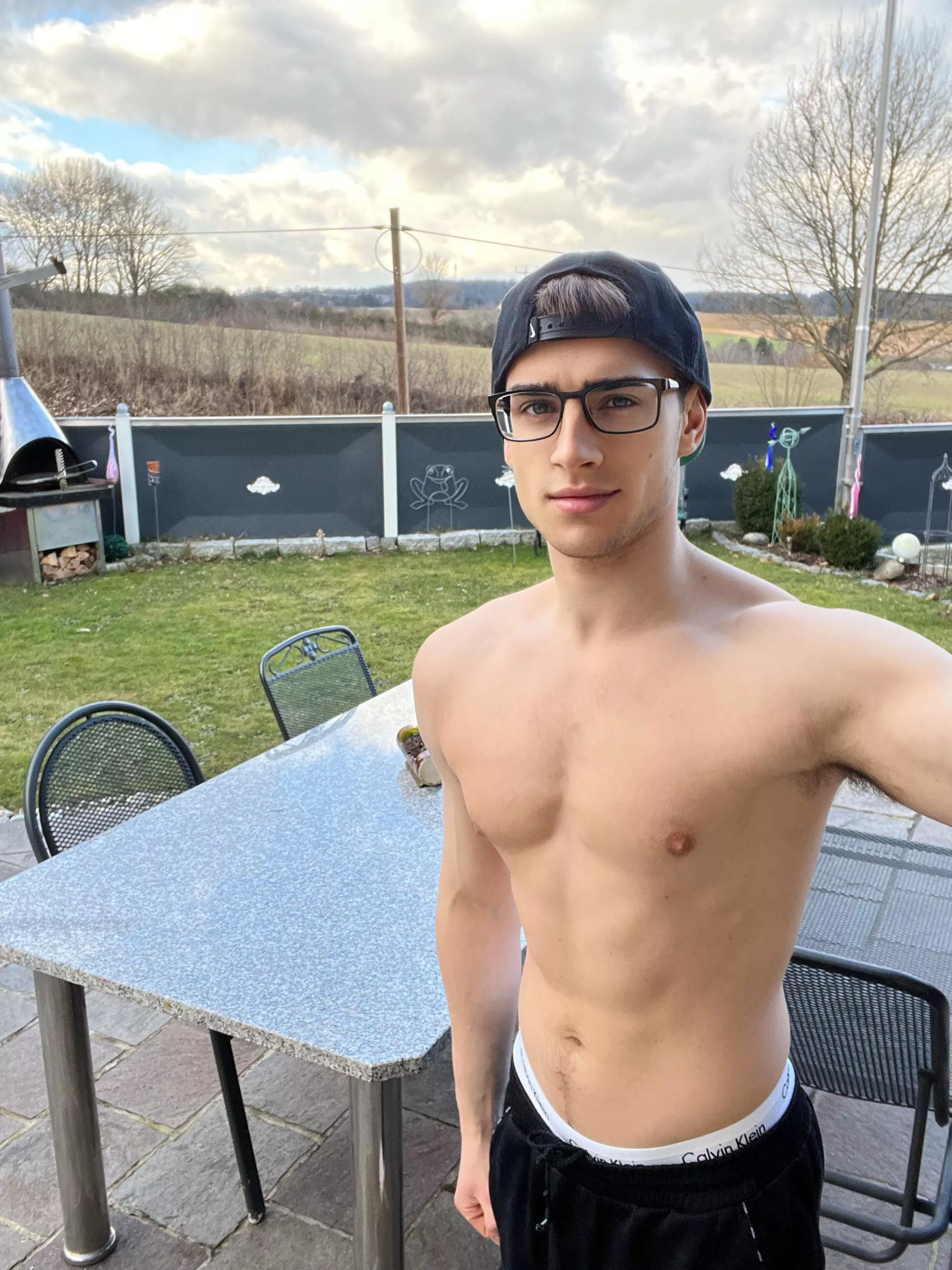 Getting fresh air in my garden posted by jonasheimof