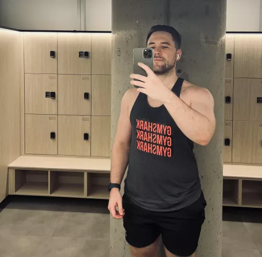 Getting in a quick pump over my lunch break by oxygxn