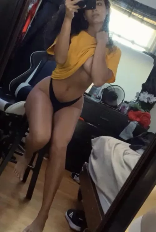 getting ready for the day.. 😈😏 ‼️.. by siennagomez818