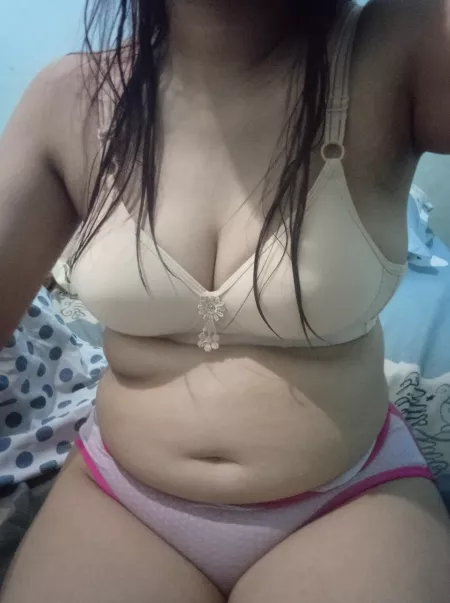 Getting ready for the day and had to take a little pic. Covered pics are okay, right? by throwawayfjriebejcb